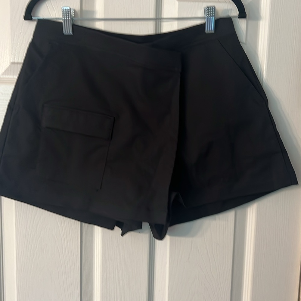 Avia Skort black size Medium, woven material.